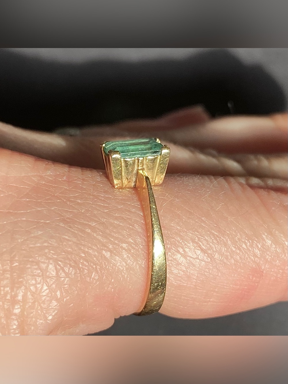 Vintage 14k gold Emerald cut green gemstone ring - Picture 4 of 5